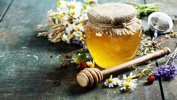 ۸ خاصیت حیرت انگیز خوردن عسل قبل از خواب!