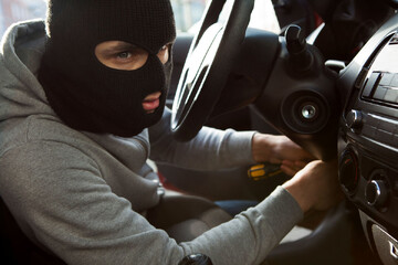 سرقت لوازم خودرو در ۶ ثانیه! / مجازات خرید اموال سرقتی چیست؟