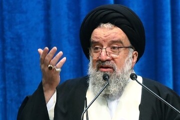 احمد خاتمی امام جمعه تهران: به زور کسی را به بهشت نمی‌بریم، 
اما جلوی ناهنجاری خواهیم ایستاد