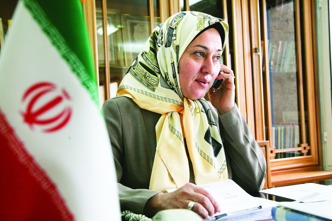 اولین زنی که در ایران گواهینامه پایه یک گرفت