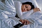 تغییرات کوچک در زمان خوابیدن با معده چه می‌کند؟