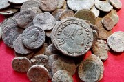 کشف شانسی ۲۰۰ سکه قدیمی در یک غار!