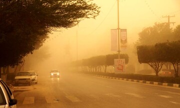 طوفان و گردو غبار وحشتناک در یزد؛ در خانه ها بمانید!