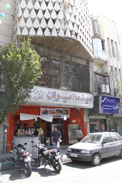 اولین سینمای تهران کجا بود؟ / زمانی که لاله‌زار پاتوق پاپ‌کورن فروش‌ها بود!