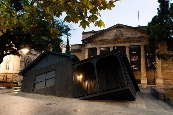 این خانه از آسمان سقوط کرده است! + عکس