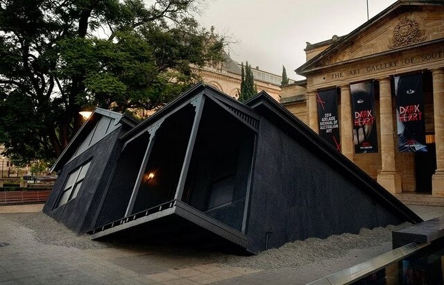 این خانه از آسمان سقوط کرده است! + عکس