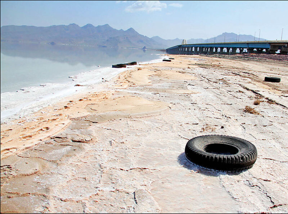 لحظه رهاسازی آب به سمت دریاچه ارومیه + فیلم
