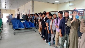 کیهان: مهاجران افغان از انواع یارانه در ایران استفاده میکنند/ غیرقانونیها را اخراج کنید کیهان: مهاجران افغان از انواع یارانه در ایران استفاده میکنند/ غیرقانونیها را اخراج کنید