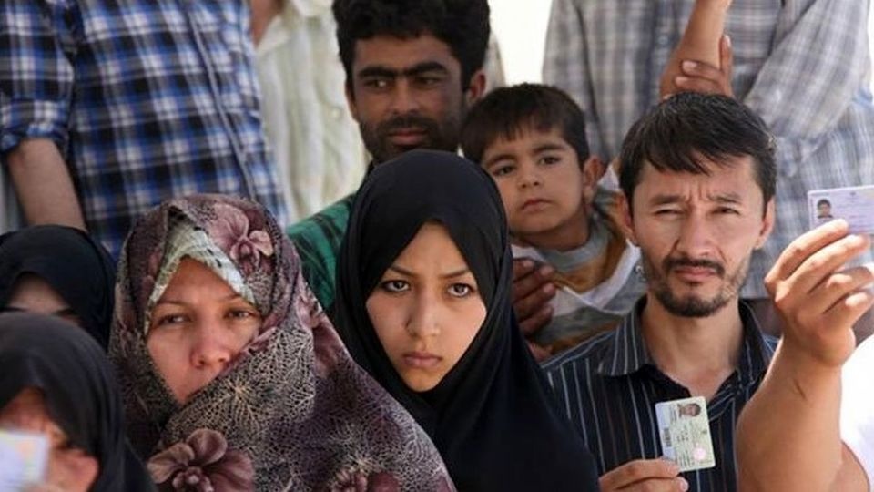 هم‌میهن: دولت ملزم است درباره استفاده از افغان‌ها در انتخابات توضیح دهد