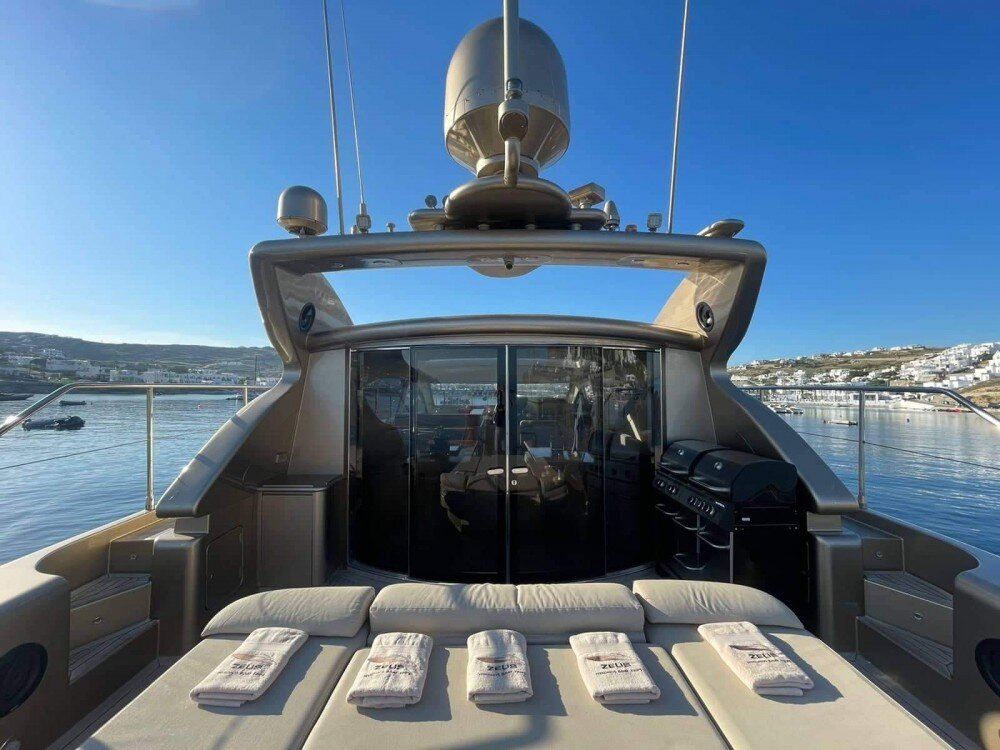 تفریح ۷ هزار دلاری ثروممندترین مرد دنیا روی دریا! + عکس