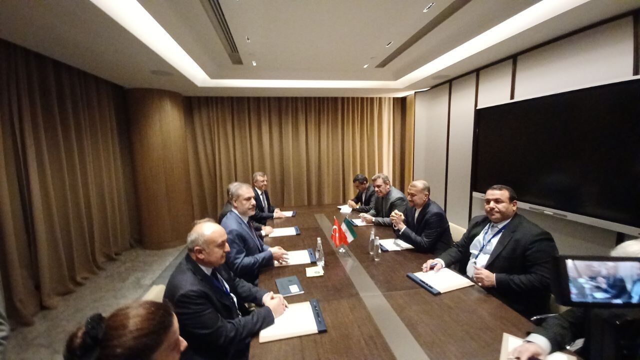 وزیران امور خارجه ایران و ترکیه در جده دیدار کردند