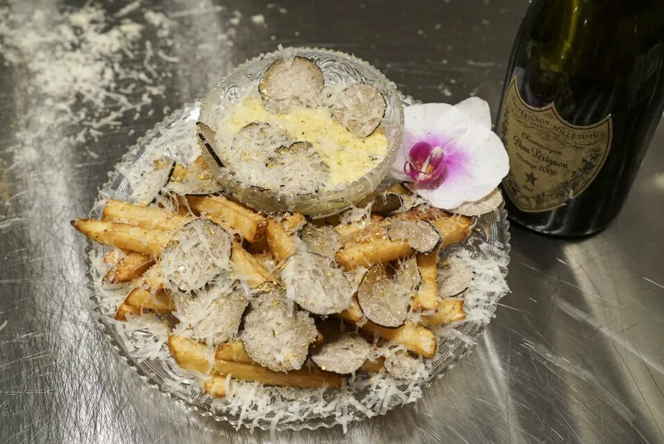 گرانترین غذاهای جهان؛ پیتزایی که هم قیمت ماشین است! + عکس