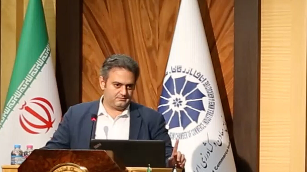 جایزه روز ملی صادرات را به بنیاد نخبگان بدهید که نخبگان کشور را صادر میکند! جایزه روز ملی صادرات را به بنیاد نخبگان بدهید که نخبگان کشور را صادر میکند!