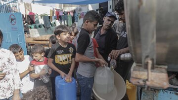 مردم غزه آب را به صورت قطره چکانی مصرف می‌کنند