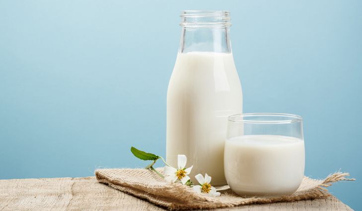 افرادی که سوزش معده دارند چه نوع شیری مصرف کنند؟ + لیست قیمت انواع شیر