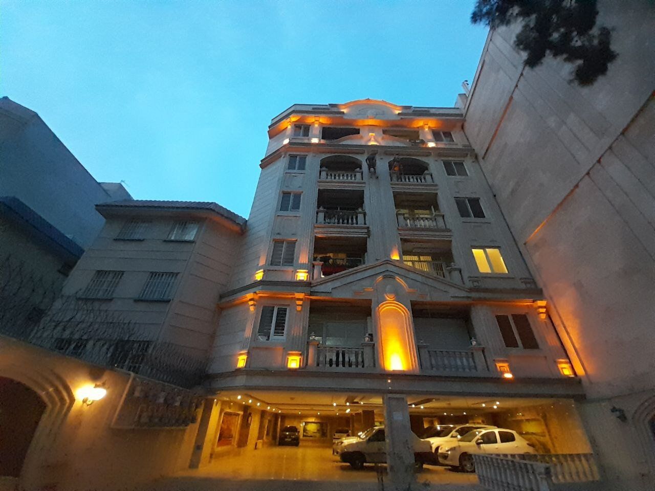 پیچ و رولپلاک سنگ نما و قوانین ریزش سنگ ساختمان