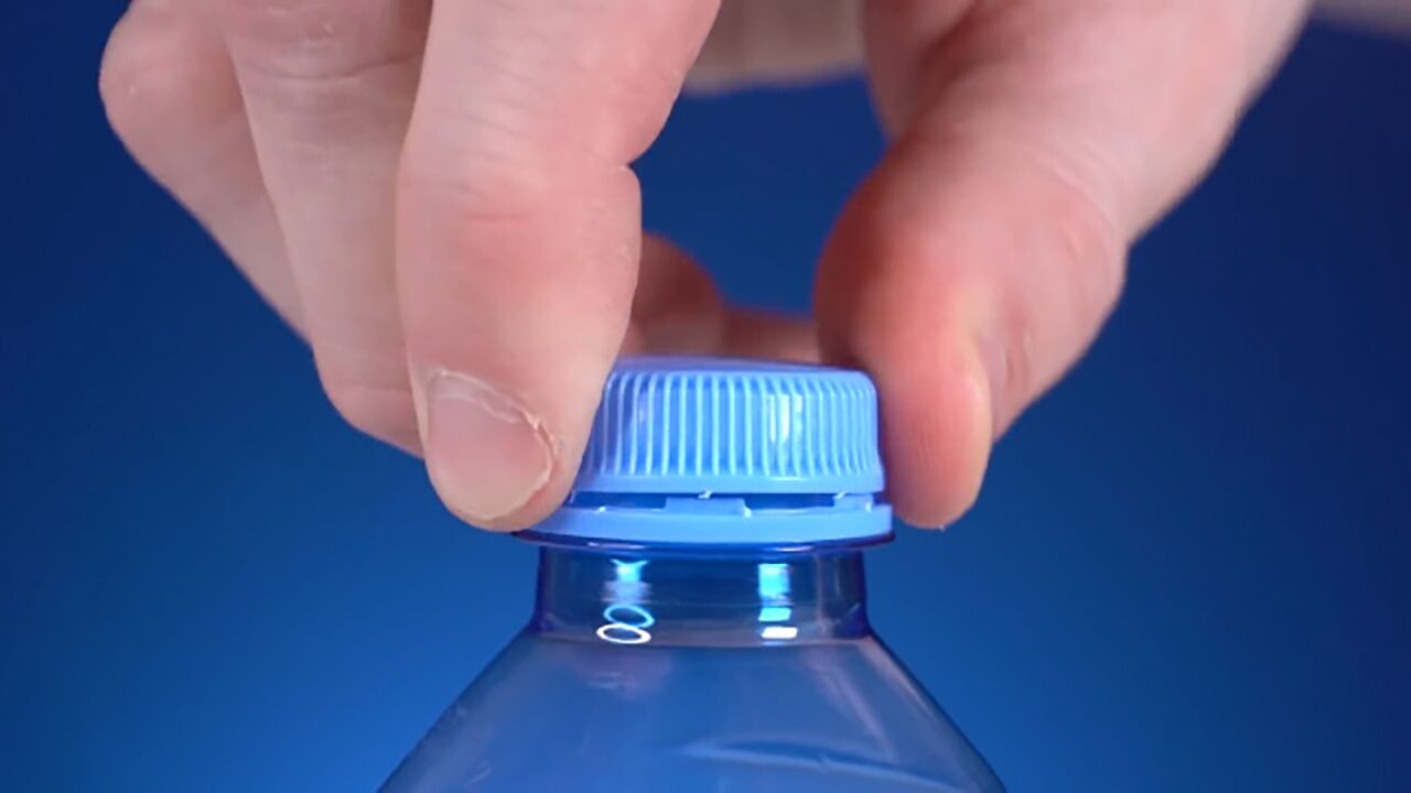 بطری پلاستیکی آب را دور نریزید! + عکس