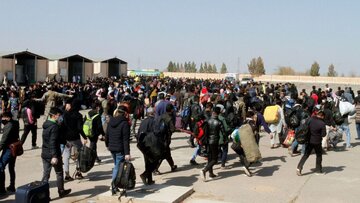 تعدادی از مهاجران افغان از ایران خارج شدند