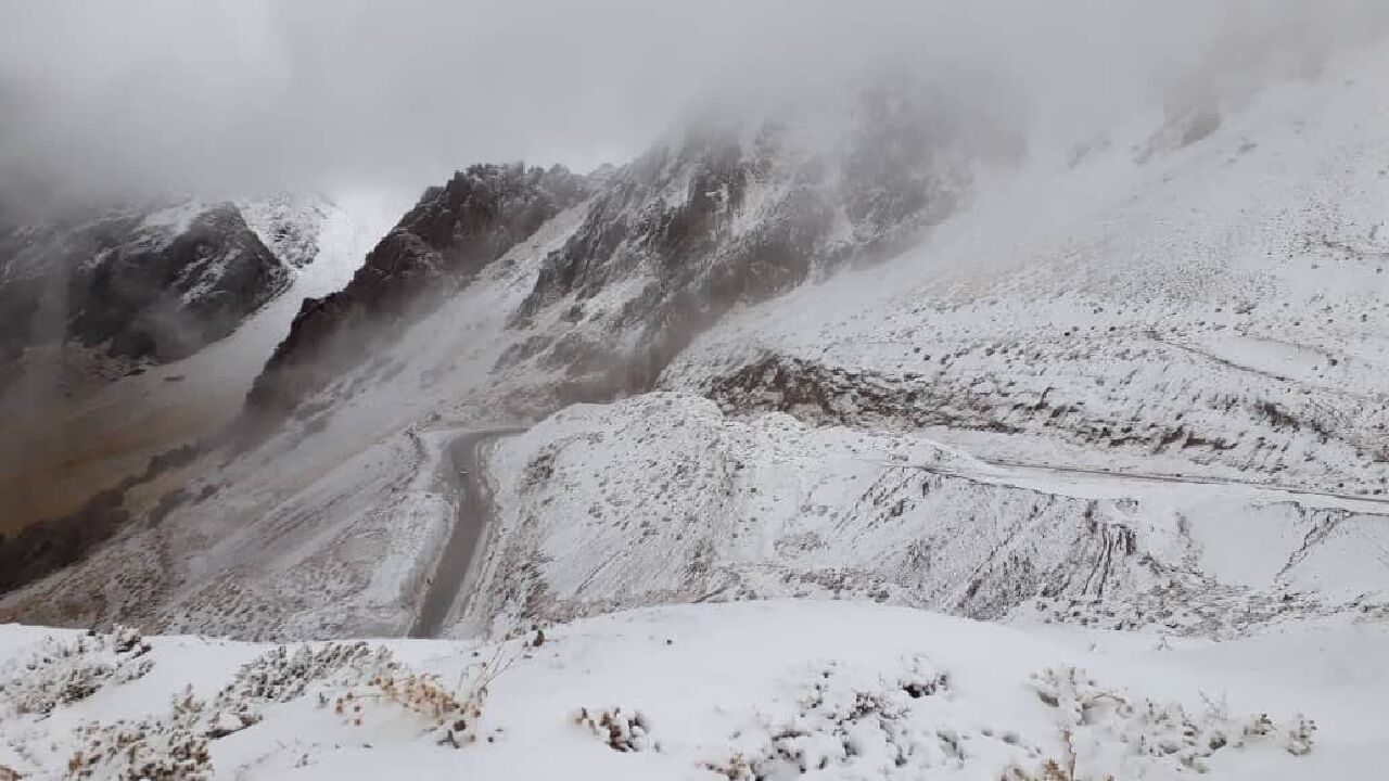 برف سنگین پاییزی گردنه گله بادوش + فیلم