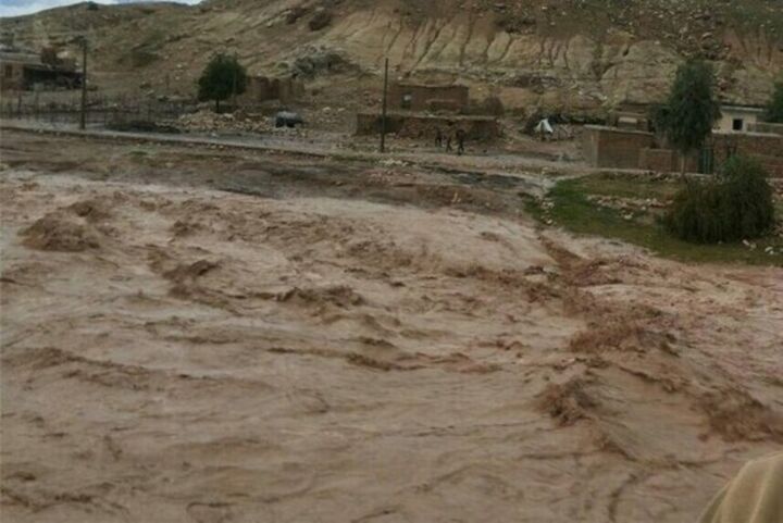 راه ارتباطی ١٠ روستای کرمان قطع شد