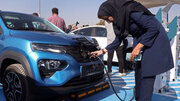 اختلافات بر سر برقی‌سازی خودروها نمایان شد؛ وزارت نیرو احداث ایستگاه‌های شارژ خودروهای برقی را گردن نمی‌گیرد