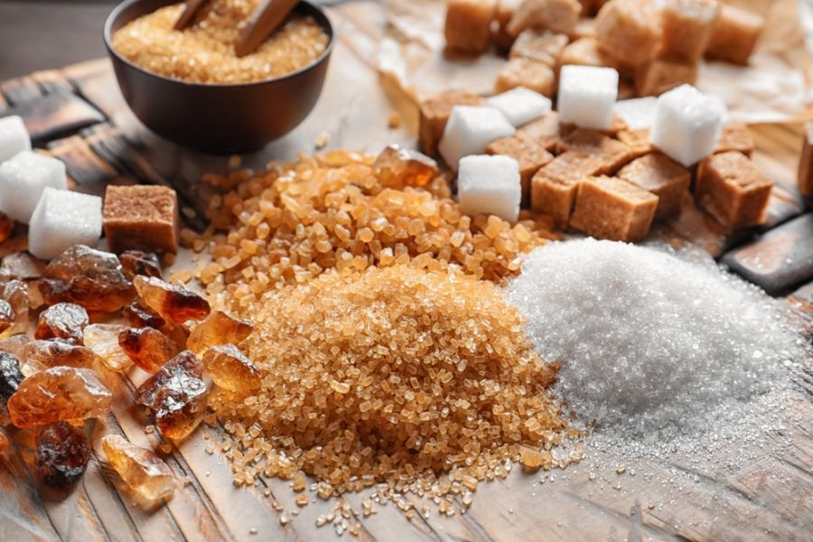بررسی قیمت انواع شکر قهوه‌ای،سفید و رژیمی