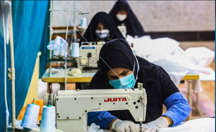تولید ماهانه ۵ هزار لباس فرم بیمارستانی به همت زنان سرپرست خانوار