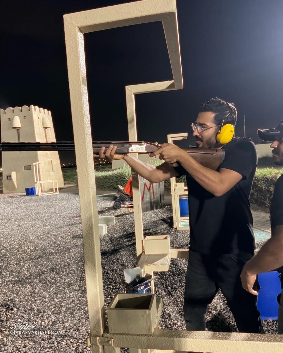 رضا قوچان نژاد اسلحه به دست شد! + عکس