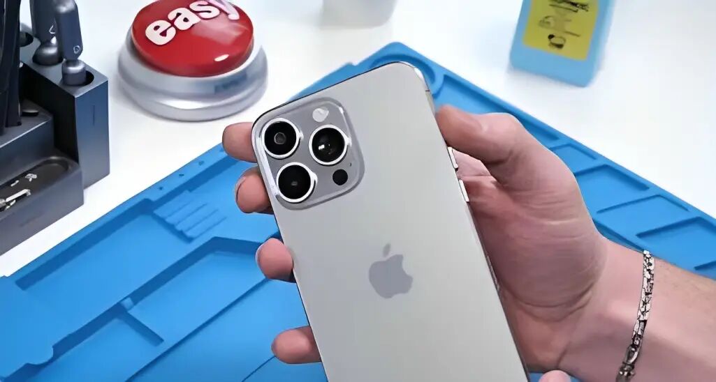 آیفون ۱۵ تقلبی که با اصلش مو نمیزند + عکس