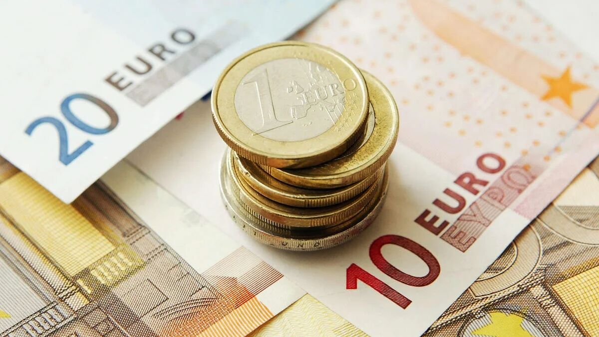 قیمت یورو امروز ۲۰ آذر ماه ۱۴۰۲ در بازار