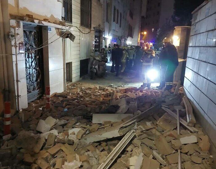 انفجار و تخریب منزل قدیمی در سهروردی تهران