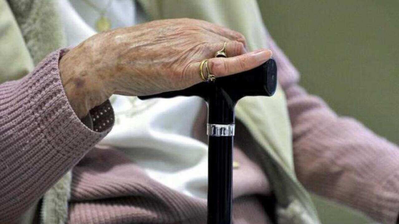 تصویری جالب از مسن‌ترین زن ایران/ او چند سال دارد؟ + عکس