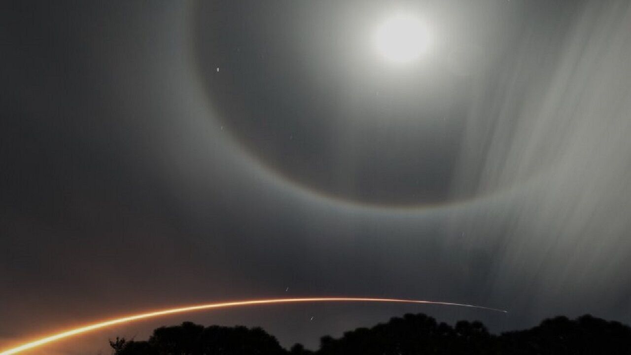 رازگشایی از نور عجیبی که در آسمان دیده شد! + عکس