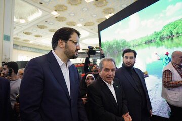 وزیر راه و شهرسازی از محصولات گروه بهمن بازدید کرد