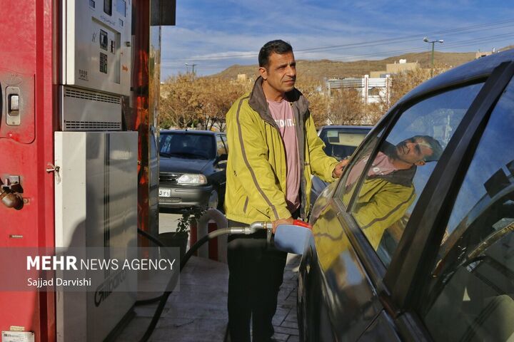 فعالیت پمپ بنزین‌ها در خرم آباد