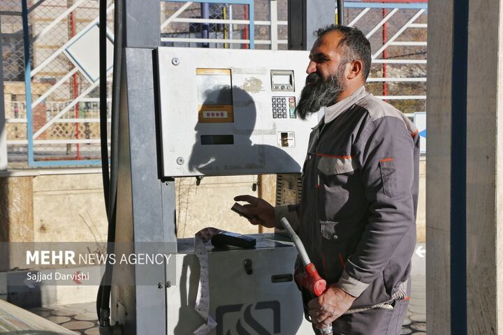 فعالیت پمپ بنزین‌ها در خرم آباد