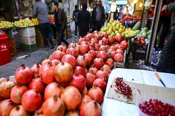 توزیع ۵۰۰۰ کیلوگرم میوه شب یلدا در بازار