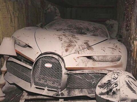 تصاویر خودروهای لاکچری دوبی زیر خروارها خاک / گرانترین قبرستان جهان! / حراج پورشه، لامبورگینی و فراری با کمترین قیمت