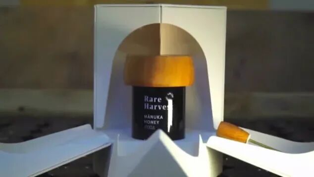 نادرترین عسل مانوکای دنیا که شیشه 230 گرمی آن 2,278 دلار است