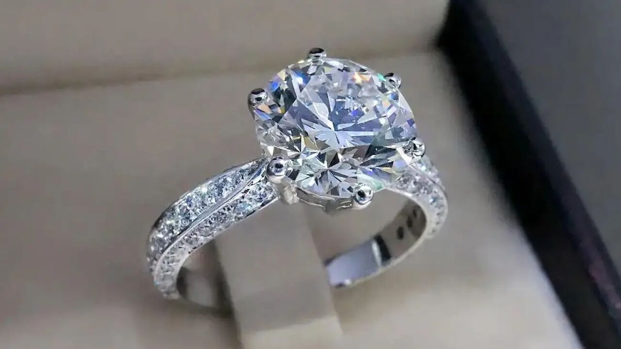 کشف یک حلقه الماس به ارزش ۴۰ میلیارد تومان در جاروبرقی!