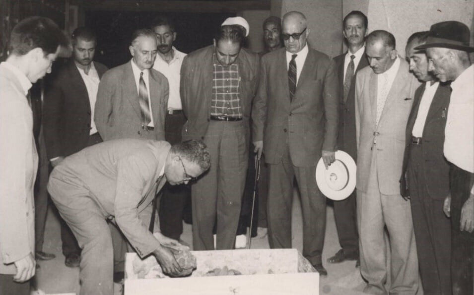 لحظه باز کردن صندوق استخوانهای نادرشاه افشار! + عکس