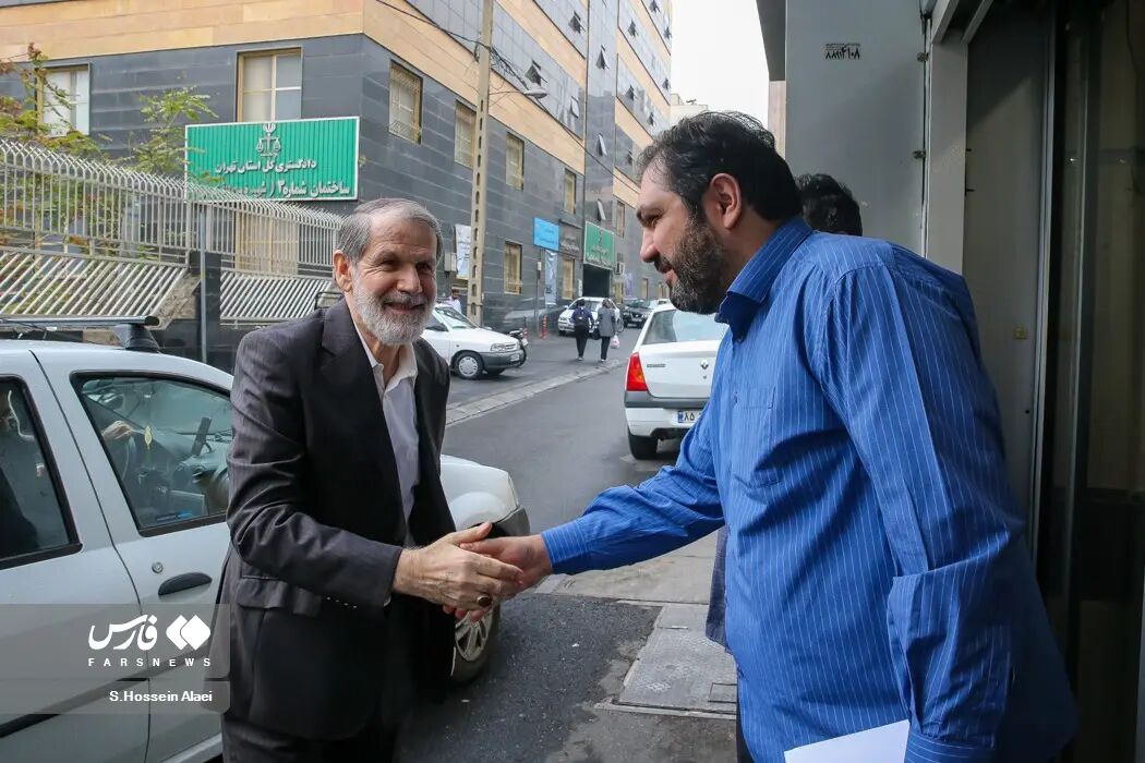 صادق محصولی با ثروت افسانهایش چه خودرویی سوار میشود؟