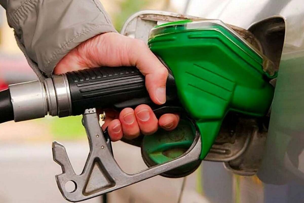 تصمیم جدید دولت برای توزیع بنزین