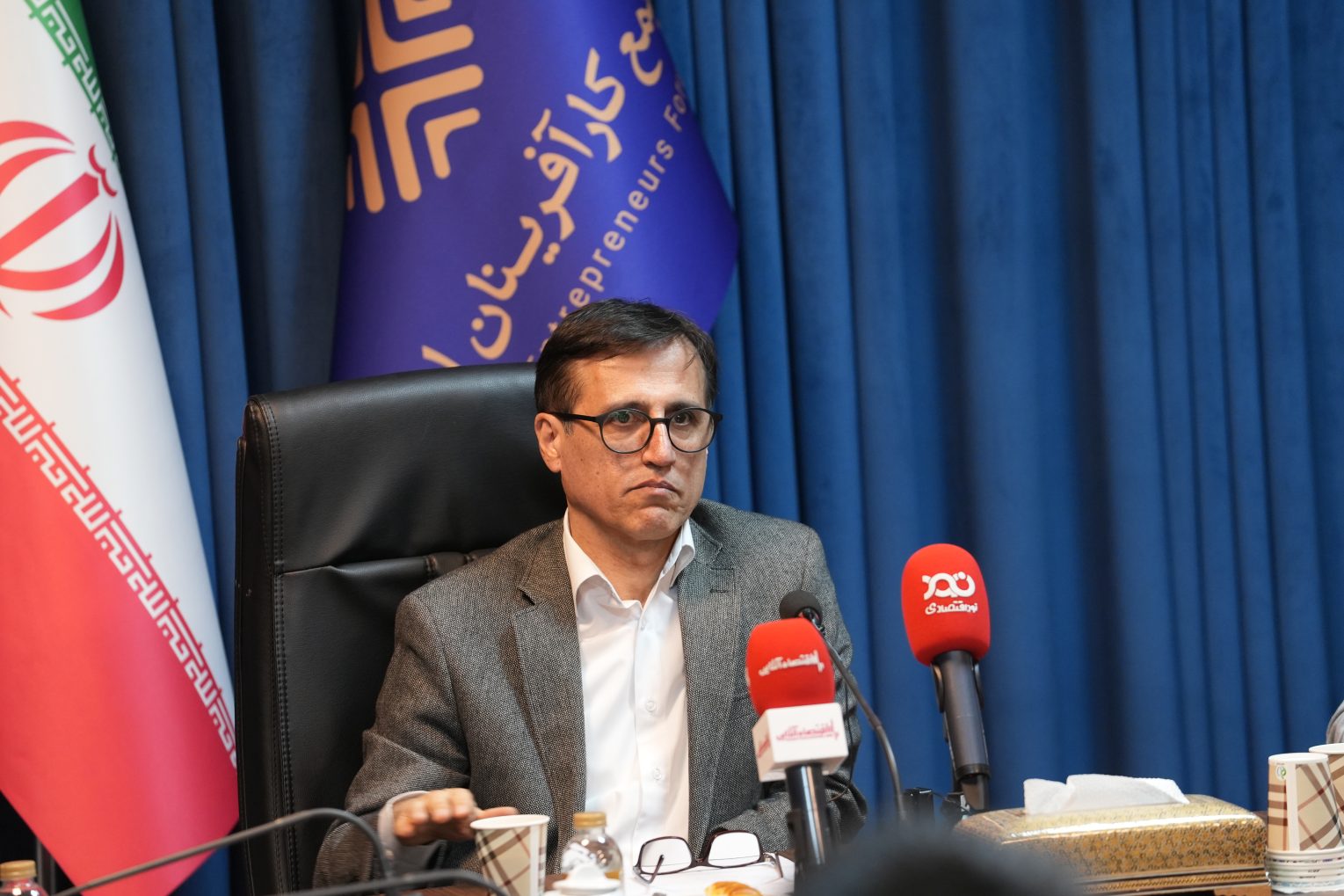 برگزاری نشست معرفی کتاب «در دفاع از تضمین شغل»/ کاهش درآمد طبقه متوسط آمریکا