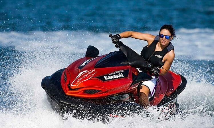 معرفی انواع تفریحات آبی کیش