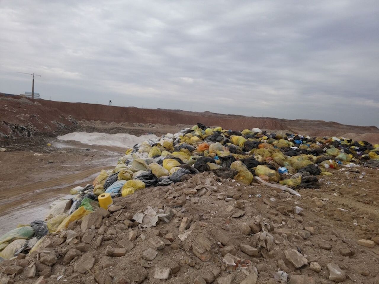 وضعیت عجیب دفن زباله در فارس