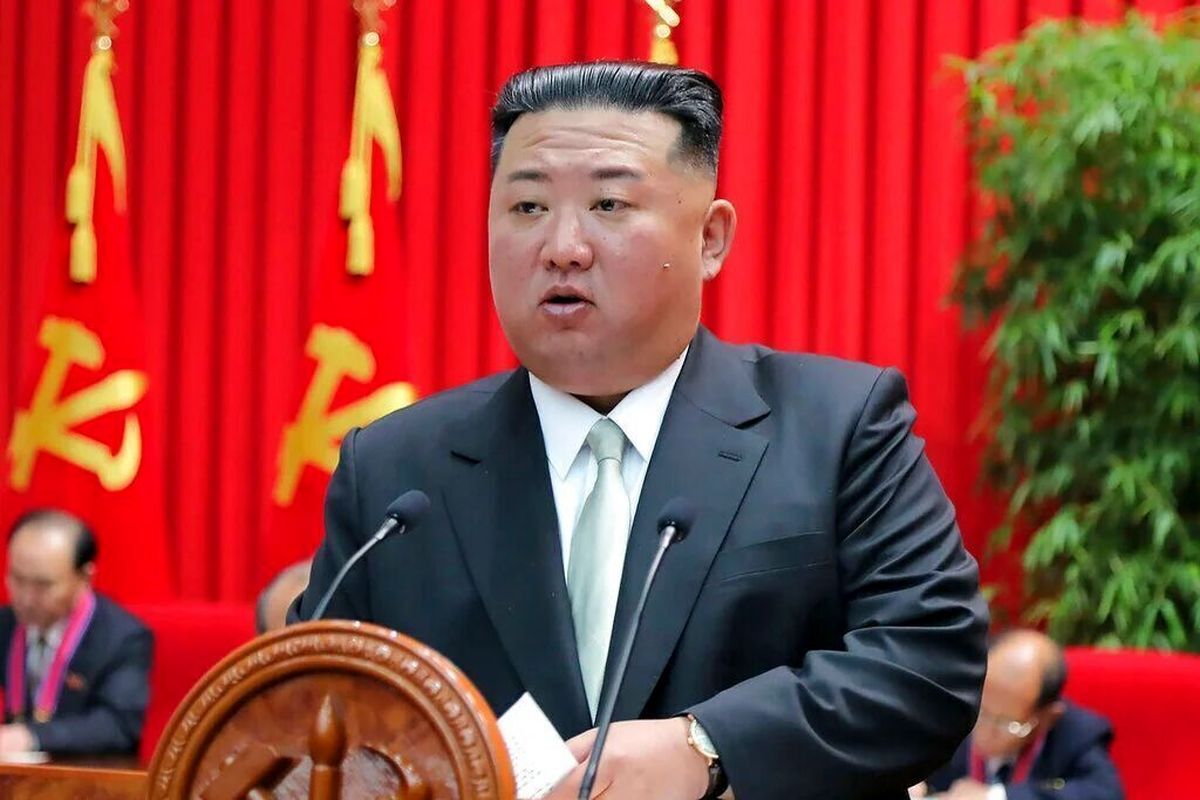 اقدام پرسروصدای کیم جونگ اون/ کره شمالی یک موشک چند کلاهکی پرتاب کرد