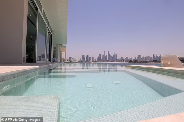 عمارت جدید رونالدو در جزیره میلیاردرهای دوبی