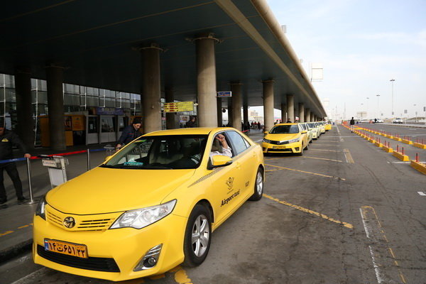 پشت پرده قیمت های عجیب تاکسی‌های فرودگاه امام/ پای چه کسانی در میان است؟