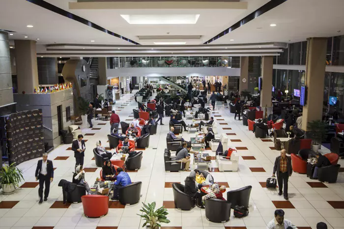 پشت پرده قیمت های عجیب تاکسیهای فرودگاه امام/ پای چه کسانی در میان است؟